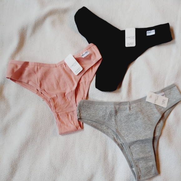 Bundle of Women's underwear - Picture 1 of 5